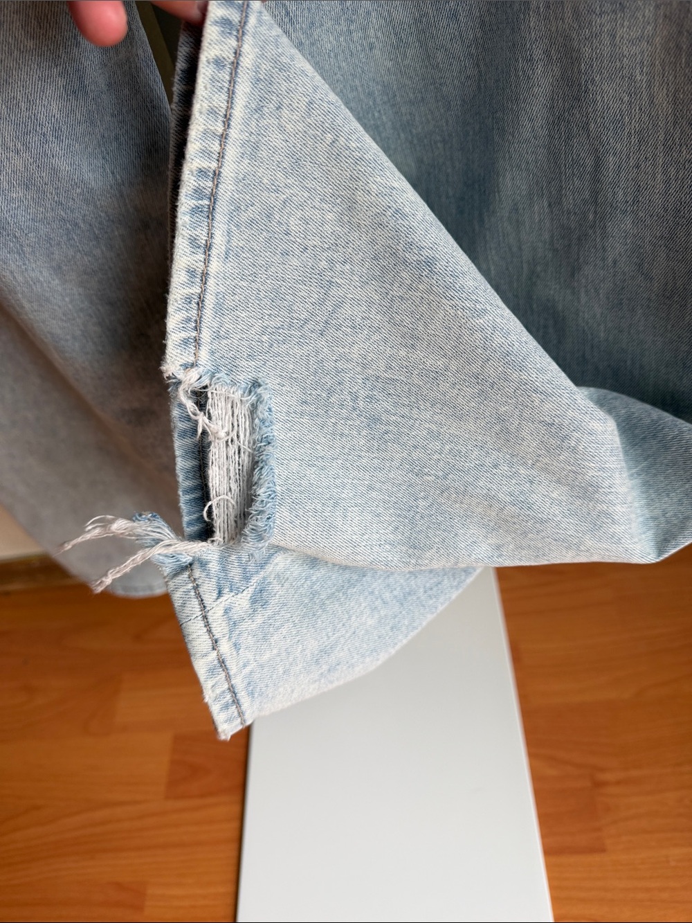 American Eagle High-Rise Baggy Wide-Leg Light Wash Jeans Size 10 - Picture 6 of 7
